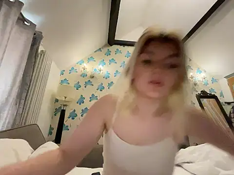 rosie-hipstergal online show from 03-23-26, 02:28