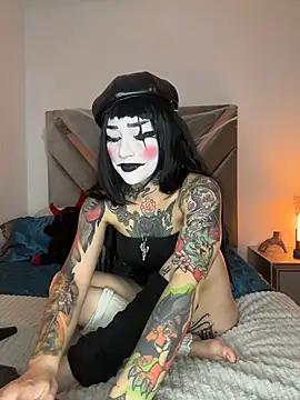 NinaHex online show from 10-30-25, 01:42