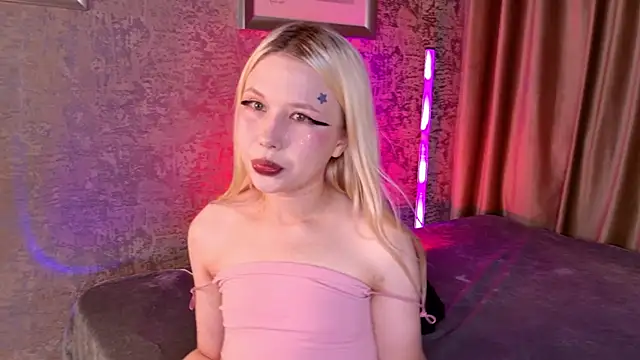Snapshot of VivieSunn chatting on 05-25-26, 02:49 VivieSunn online show from 05-25-26, 02:49