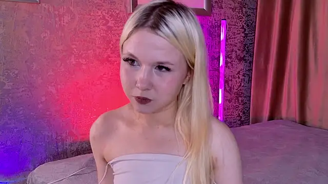 Snapshot of VivieSunn chatting on 05-31-26, 02:34 VivieSunn online show from 05-31-26, 02:34