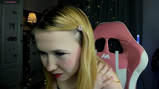 Snapshot of VivieSunn chatting on 02-01-26, 03:16 VivieSunn online show from 02-01-26, 03:16