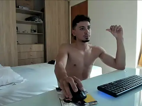 Snapshot of bbenboxer chatting on 11-17-25, 07:40 bbenboxer online show from 11-17-25, 07:40