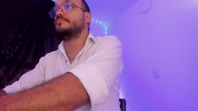 Snapshot of MarkWolfe1 chatting on 10-28-25, 09:47 MarkWolfe1 online show from 10-28-25, 09:47