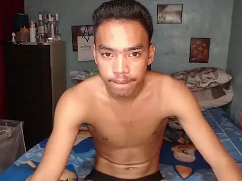 Snapshot of slimraz02 chatting on 05-15-26, 11:52 slimraz02 online show from 05-15-26, 11:52