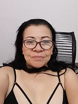 Snapshot of laliItaclark chatting on 07-10-26, 01:11 laliItaclark online show from 07-10-26, 01:11