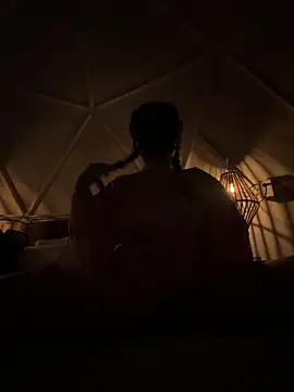 Snapshot of Nnicole1223 chatting on 12-20-25, 05:32 Nnicole1223 online show from 12-20-25, 05:32