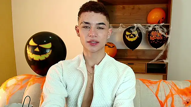 Snapshot of MatheoMontclair chatting on 10-28-25, 08:52 MatheoMontclair online show from 10-28-25, 08:52