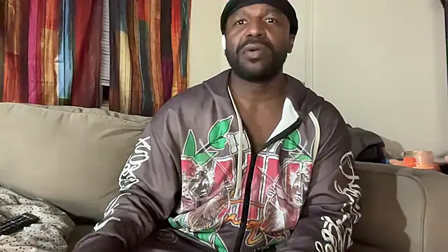 Snapshot of EggplantMonster4 chatting on 01-12-26, 04:52 EggplantMonster4 online show from 01-12-26, 04:52