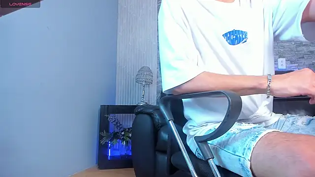 Snapshot of zack_joness18 chatting on 01-16-26, 04:05 zack joness18 online show from 01-16-26, 04:05