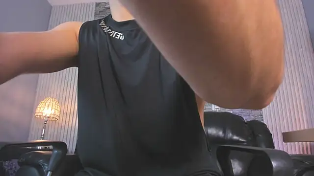 Snapshot of zack_joness18 chatting on 11-14-25, 03:43 zack joness18 online show from 11-14-25, 03:43