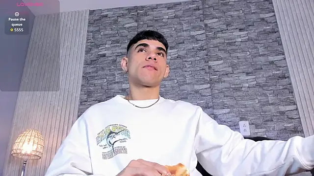 Snapshot of zack_joness18 chatting on 11-19-25, 03:28 zack joness18 online show from 11-19-25, 03:28