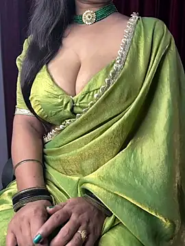 Snapshot of Ritika_janu chatting on 12-15-25, 05:52 Ritika janu online show from 12-15-25, 05:52