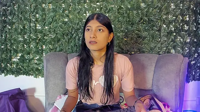 YeseniaRodriguez3 online show from 07-24-26, 12:56