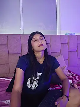 YeseniaRodriguez3 online show from 06-08-26, 12:49
