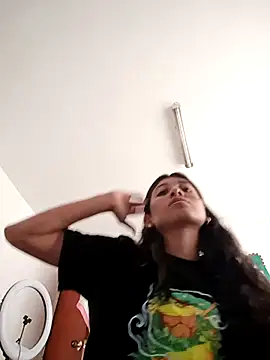 YeseniaRodriguez3 online show from 11-14-25, 04:21