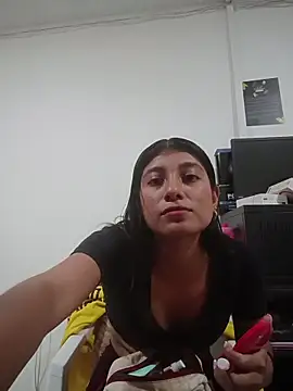 YeseniaRodriguez3 online show from 11-11-25, 09:53