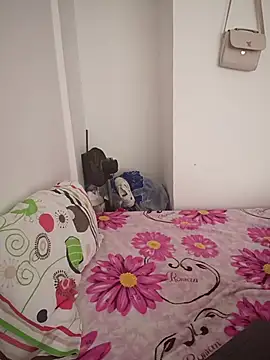 YeseniaRodriguez3 online show from 12-17-25, 08:14