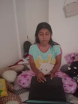 YeseniaRodriguez3 online show from 11-26-25, 03:45