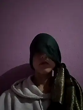 Snapshot of Aintzina chatting on 10-27-25, 05:58 Aintzina online show from 10-27-25, 05:58