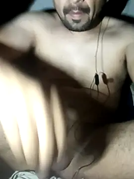 Snapshot of Leocuma82 chatting on 01-18-26, 03:43 Leocuma82 online show from 01-18-26, 03:43