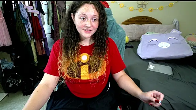Snapshot of sugasunny04 chatting on 05-19-26, 06:15 sugasunny04 online show from 05-19-26, 06:15