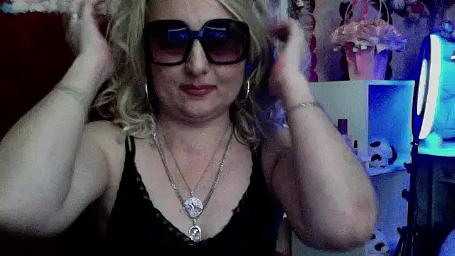 Snapshot of xHot_Amazonq chatting on 03-26-26, 11:24 xHot Amazonq online show from 03-26-26, 11:24