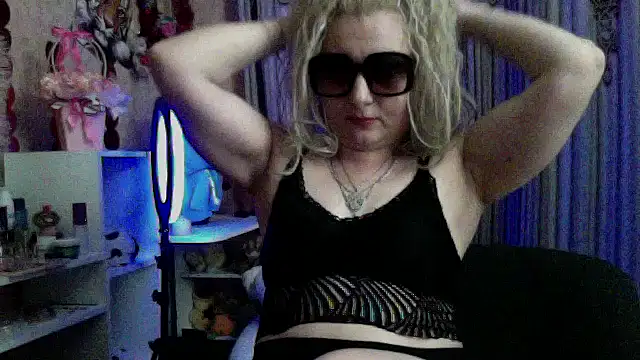 Snapshot of xHot_Amazonq chatting on 03-28-26, 06:31 xHot Amazonq online show from 03-28-26, 06:31