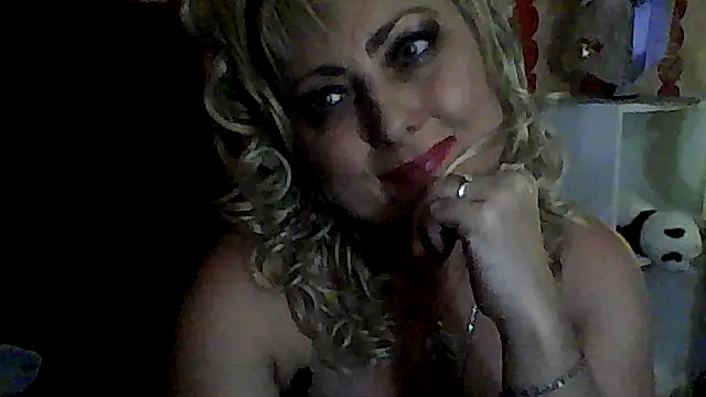 Snapshot of xHot_Amazonq chatting on 07-25-26, 08:26 xHot Amazonq online show from 07-25-26, 08:26