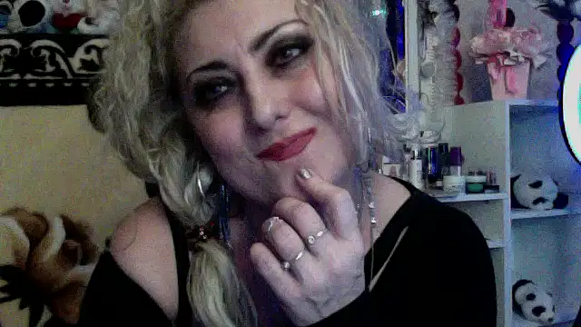 xHot Amazonq online show from 01-15-26, 07:28