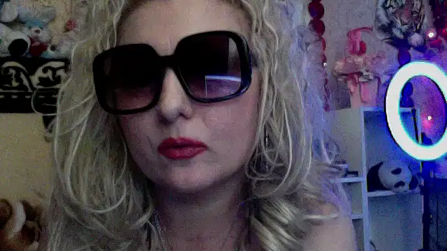 xHot Amazonq online show from 01-11-26, 06:59