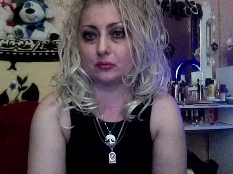 xHot Amazonq online show from 11-18-25, 05:16