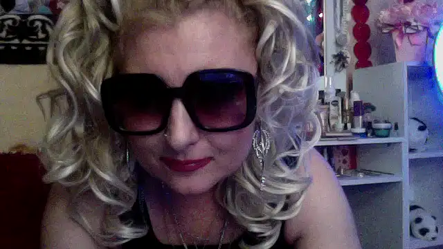 xHot Amazonq online show from 12-03-25, 09:14