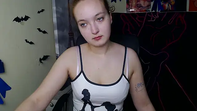 Snapshot of MissAriaa chatting on 04-25-26, 06:05 MissAriaa online show from 04-25-26, 06:05
