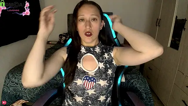 Snapshot of Sunshine_e chatting on 12-16-25, 08:02 Sunshine e online show from 12-16-25, 08:02