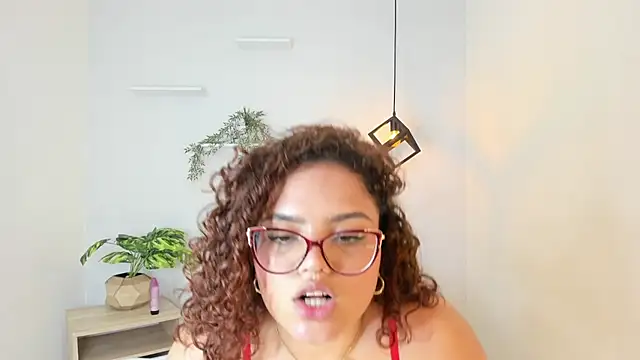 naomy whast online show from 10-28-25, 02:16