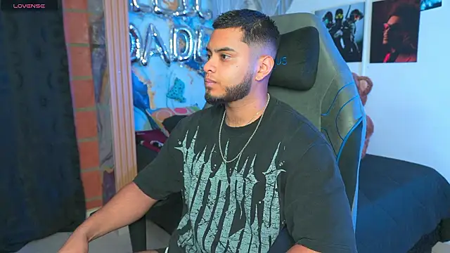 Snapshot of Tiler_wolker chatting on 03-05-26, 02:19 Tiler wolker online show from 03-05-26, 02:19