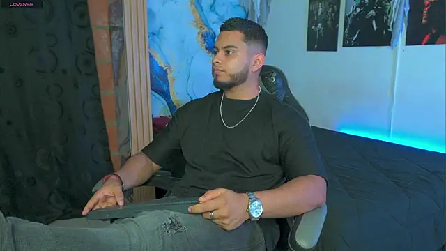 Tiler wolker online show from 11-27-25, 01:39