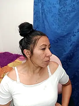 Snapshot of Esmeralda_546 chatting on 02-04-26, 09:54 Esmeralda 546 online show from 02-04-26, 09:54