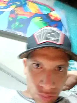 Snapshot of wuaka chatting on 10-27-25, 04:02 wuaka online show from 10-27-25, 04:02