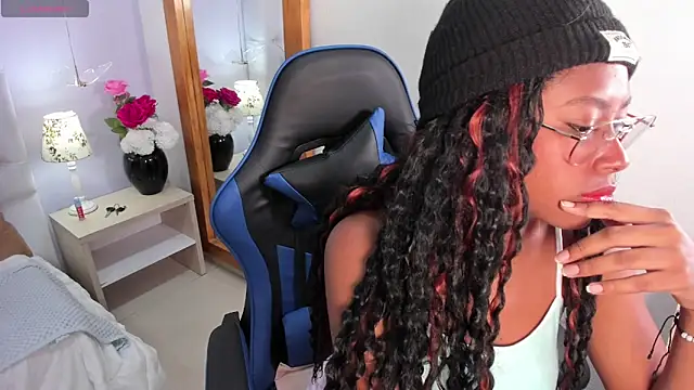 Snapshot of violeta_ruizz chatting on 02-12-26, 12:05 violeta ruizz online show from 02-12-26, 12:05