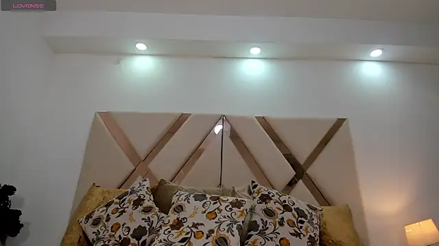 naomy sexy  online show from 06-15-26, 12:44