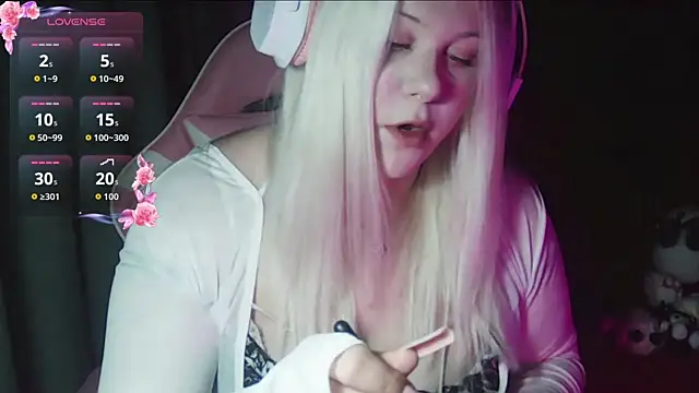 Snapshot of JessiAngels chatting on 10-29-25, 10:20 JessiAngels online show from 10-29-25, 10:20