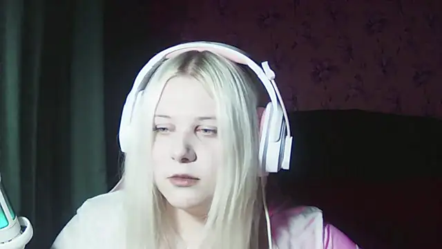 Snapshot of JessiAngels chatting on 10-27-25, 09:27 JessiAngels online show from 10-27-25, 09:27