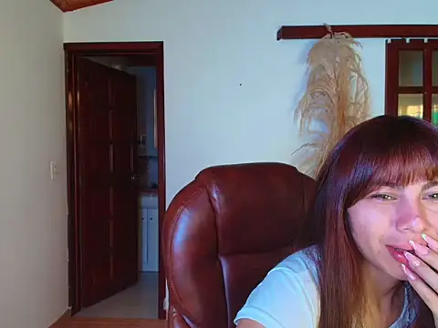 Snapshot of Romina_Lazaro chatting on 10-27-25, 01:23 Romina Lazaro online show from 10-27-25, 01:23