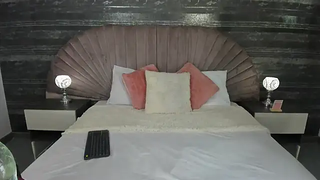 Nayla Monroee online show from 04-15-26, 09:15