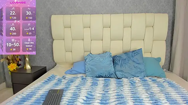 Luna Bella3 online show from 10-30-25, 11:19