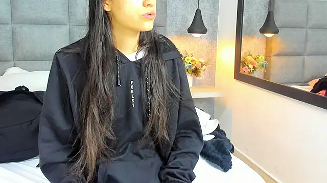 Snapshot of Luna_Bella3 chatting on 11-17-25, 09:57 Luna Bella3 online show from 11-17-25, 09:57