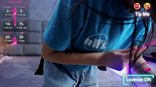 Snapshot of Luna_Bella3 chatting on 12-17-25, 10:42 Luna Bella3 online show from 12-17-25, 10:42