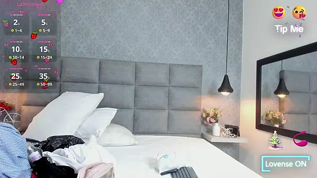 Snapshot of Luna_Bella3 chatting on 12-21-25, 10:50 Luna Bella3 online show from 12-21-25, 10:50