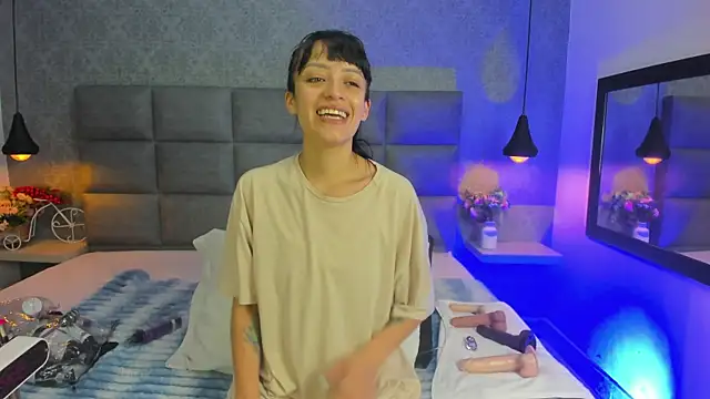 Snapshot of Luna_Bella3 chatting on 01-10-26, 10:54 Luna Bella3 online show from 01-10-26, 10:54